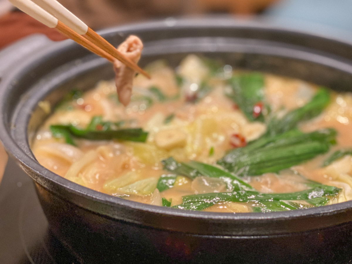 「こってり鍋スープ」の味を吸ったモツや野菜が旨すぎる！