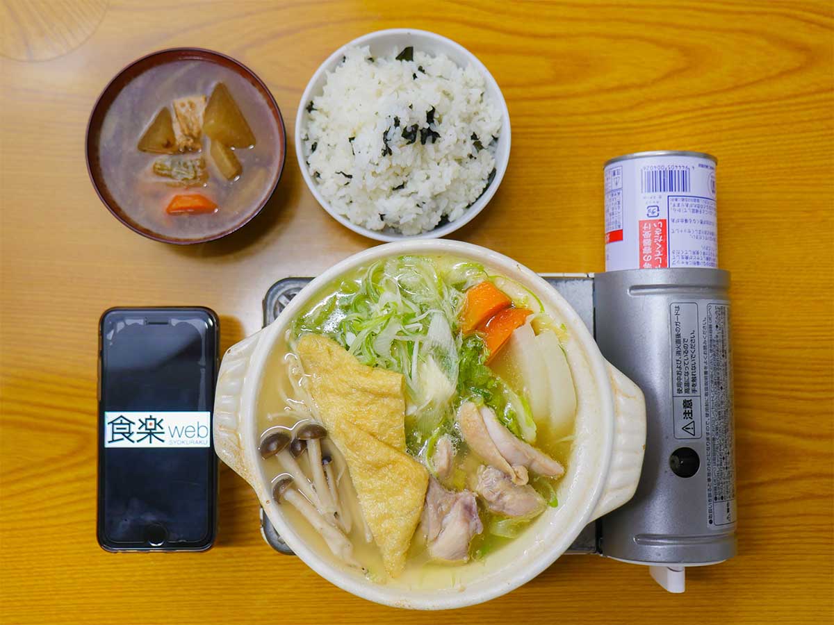 「鶏塩ちゃんこ鍋定食」1500円。ゴハン、味噌汁おかわり自由。この日はわかめごはんと白飯がありました
