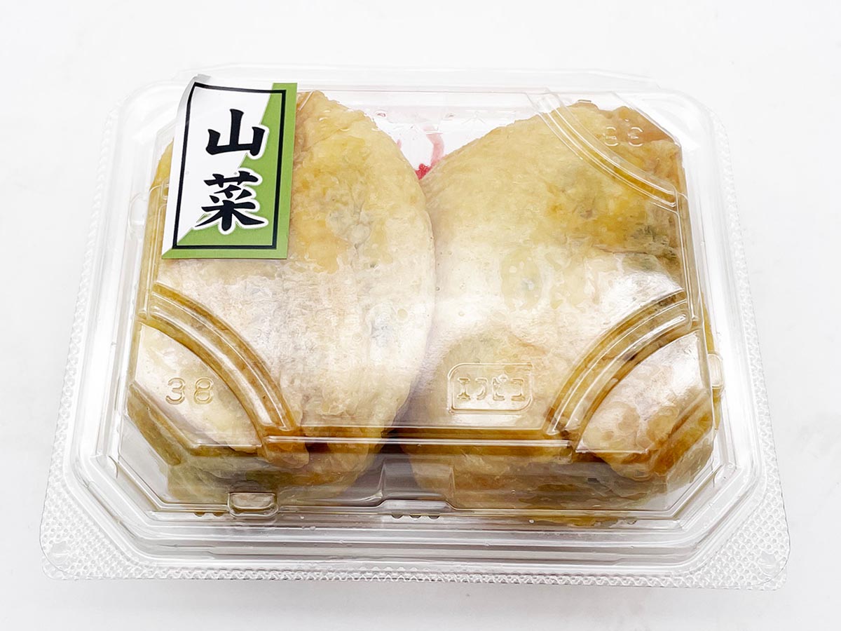 『丸豊』の「いなり（山菜）」180円（税込）。包材にパンパンにおいなりさんが入っています