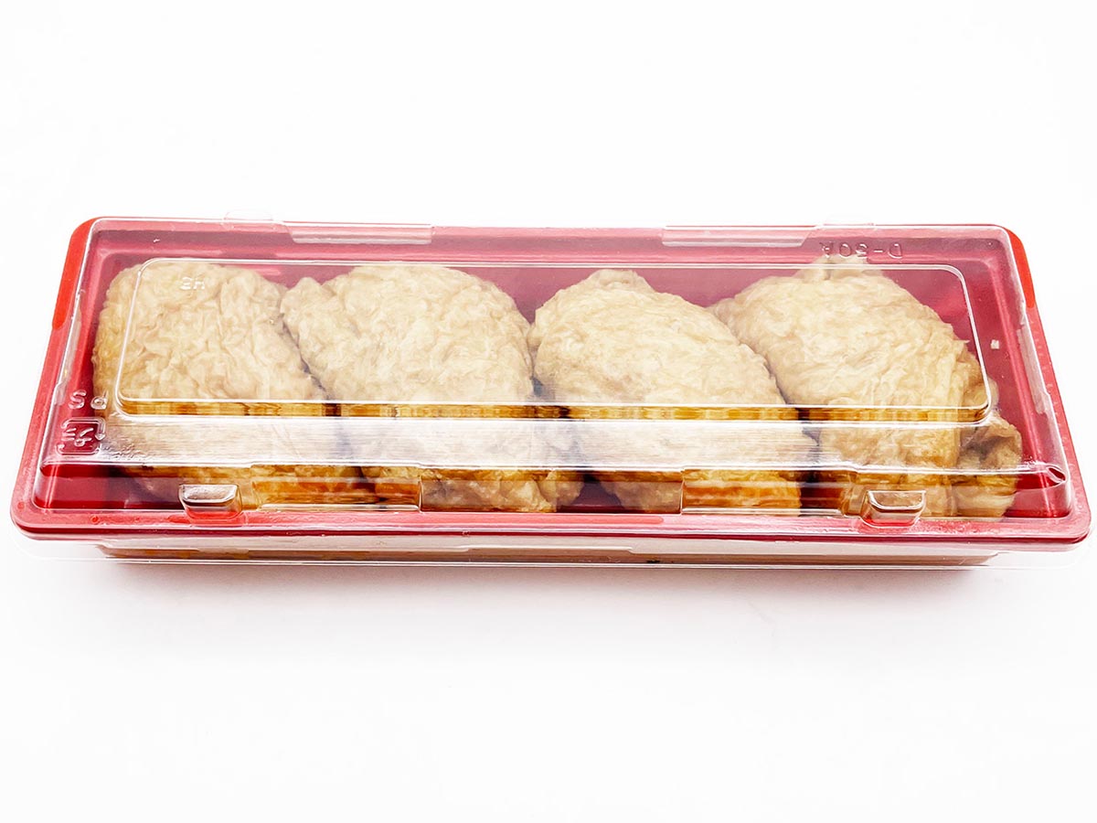 『いなり寿司 神田明神下みやび』の「餅いなり」800円（税込）。粗めの質感のお揚げが美味しい