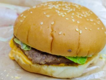 ウマいの？ バーガーキングが社運を賭けたという新作ハンバーガー「BigBet （ビッグベット）」を実食レビュー