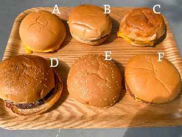 【クイズ】バンズの違いでわかる？ マクドナルドの「チーズバーガー」はどれだ！？