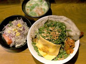 「極三郎丼」ワンタンスープ＆サラダセット 1190円