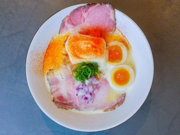 ラーメン官僚が激賞！ 超行列店『Ramen Afro Beats』（新宿）の地鶏とポテトエスプーマが光る異次元の鶏白湯ラーメンとは？