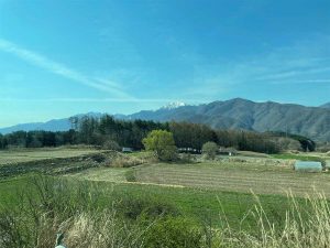 東京から中央道を長野方面に3時間少し走ると、車窓からは日本で2番目の標高を誇る北岳が見えてきます（食楽web）