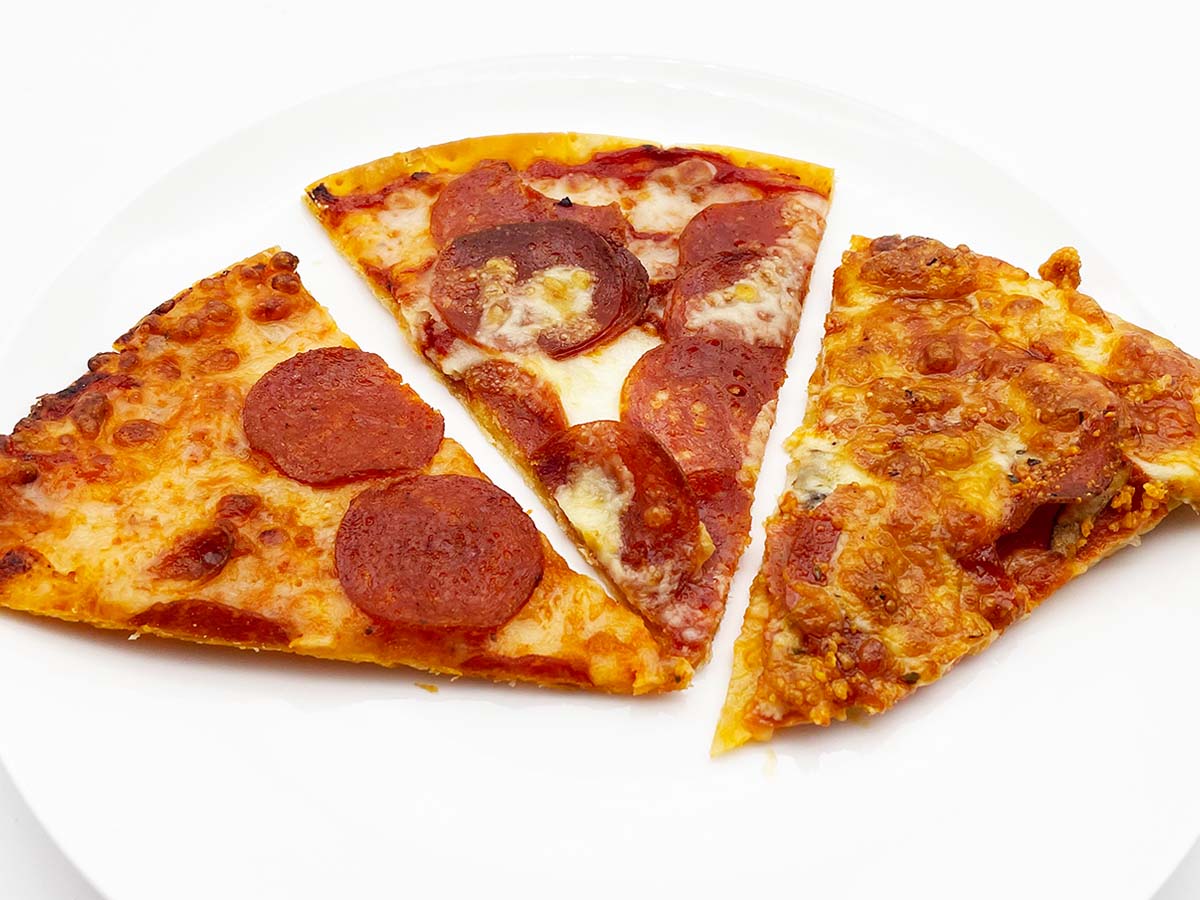 宅配ピザの定番「ペパロニピザ」はどこのが一番ウマい？ ピザーラ、ドミノ・ピザ、ピザハットの3社を食べ比べしてみた！