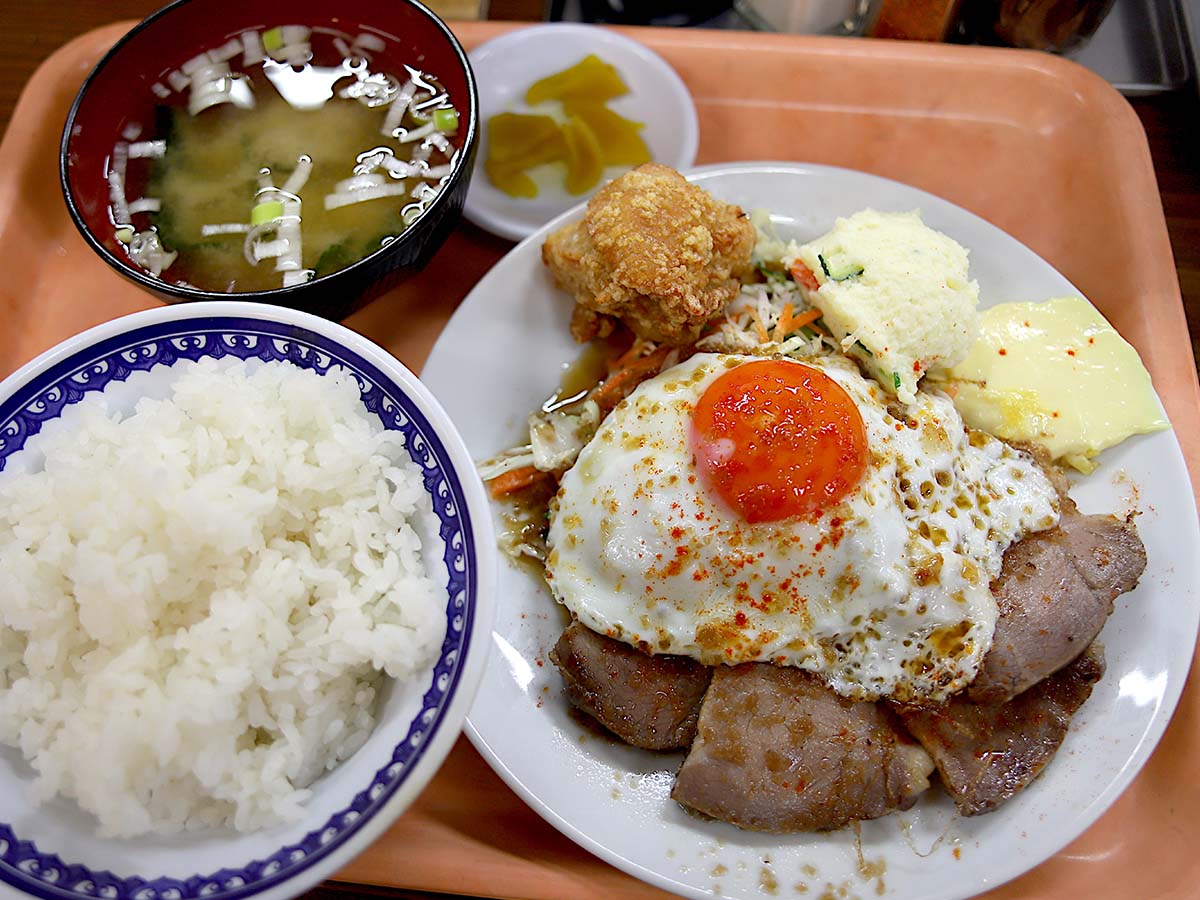 大阪本店はひと味違う？ 話題の『大衆食堂スタンド そのだ』で「チャーシューエッグ定食」をアテに昼飲みしてきた
