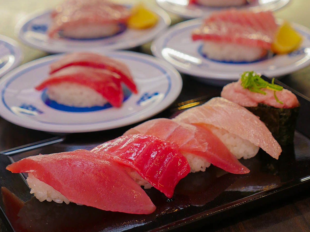 関西限定の高級版『くら寿司』があるって知ってた？ メッチャ美味いと噂の『無添蔵』に行ってきた！