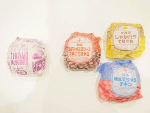 お馴染みの「てりやきマックバーガー」370円～（写真左）と、今回新発売の3つのバーガー。実際に食べ比べてみると、確かに味の広がりが違った！（食楽web）