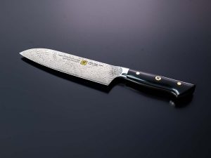 刃渡り18cmの三徳包丁「ZWILLING TENMEI」。4万4000円