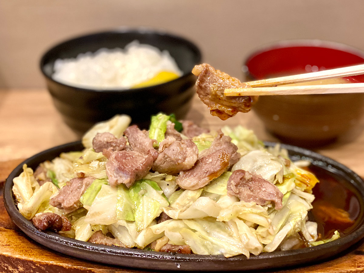有名人も通う「焼肉鉄板」の発祥店『びっくり亭本家』（福岡）の「スタミナ焼肉」を何倍も美味しく味わう方法