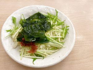 水溶性食物繊維を摂取できる海藻サラダ ［食楽web］