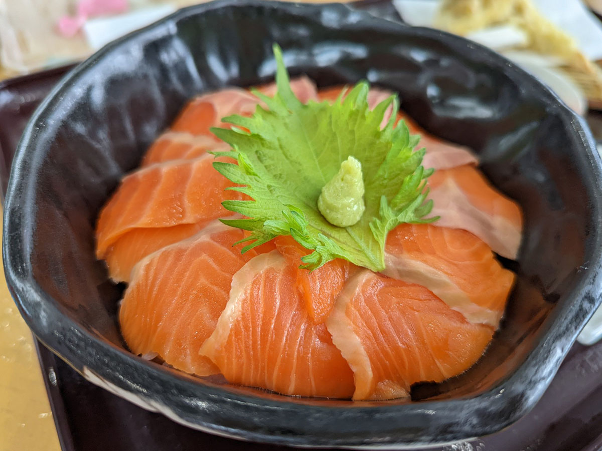 『海峡日和』の「海峡サーモン定食」