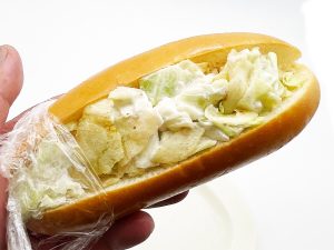 パンの具がポテチ！？ 横須賀市に根付く謎の惣菜パン「ポテチパン」を食べ比べてみた