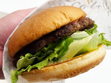 日本でアメリカンバーガーを楽しむならココ！ 横須賀ハンバーガーの行列店を3店食べ比べ
