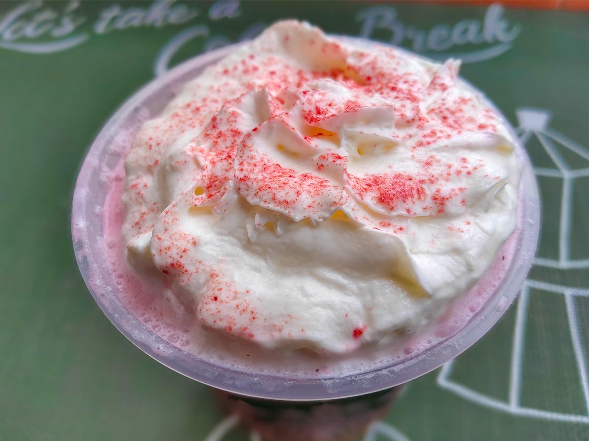 ホイップクリームは“すいか塩”のおかげなのか、甘さがほとんど感じられません
