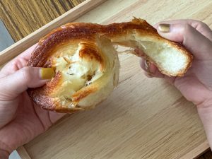 層を剥がしながら食べるのがオススメ