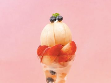 1日130食が売れる！ 横浜でいま人気の桃2玉を使った絶品パフェとは？