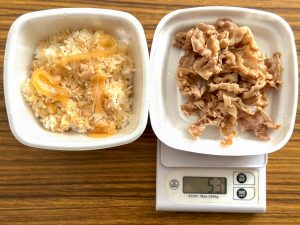 「並盛」の肉の量を測ってみると53g