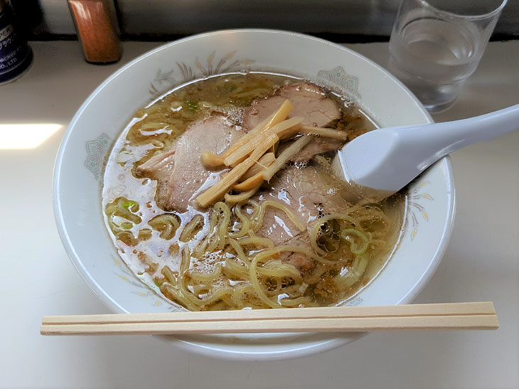 「普通・塩」590円。味は塩、醤油、味噌から選べます
