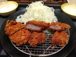 とんかつ屋『松のや』にまさかの羊肉のカツが登場！ 話題の「ラムかつ」を食べてきた