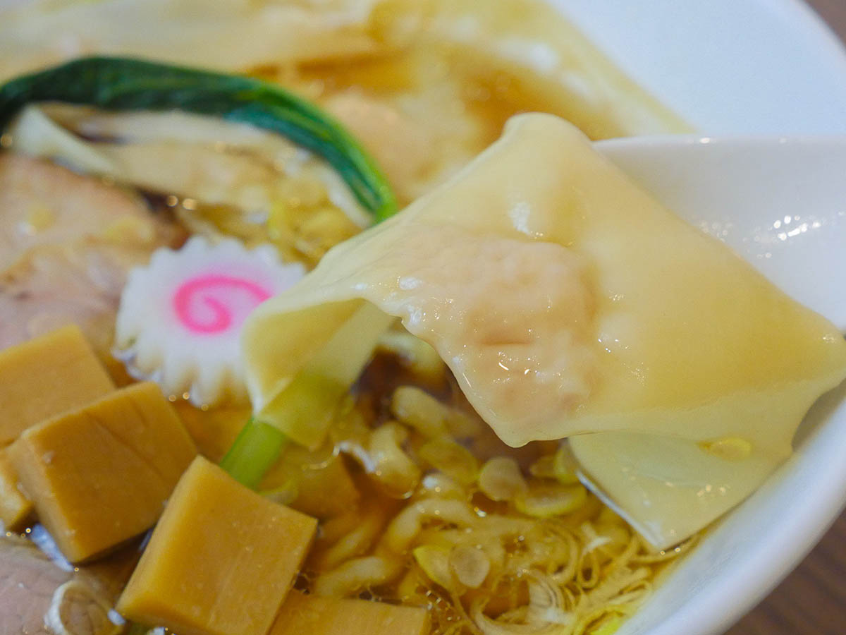 プリっとした食感のワンタンは必食