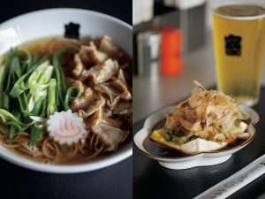 右：京都四条大宮のとあるお店のメニュー提供で実現した「温からし豆腐」（750円）は、辛子がオリジナルビールの苦味とマッチする。左：「京都suba ホルモン油かすと九条ネギのお蕎麦（寄限定）」1430円。出汁とホルモンのパンチのある旨味に、九条ネギが爽やかな風味をくれる。