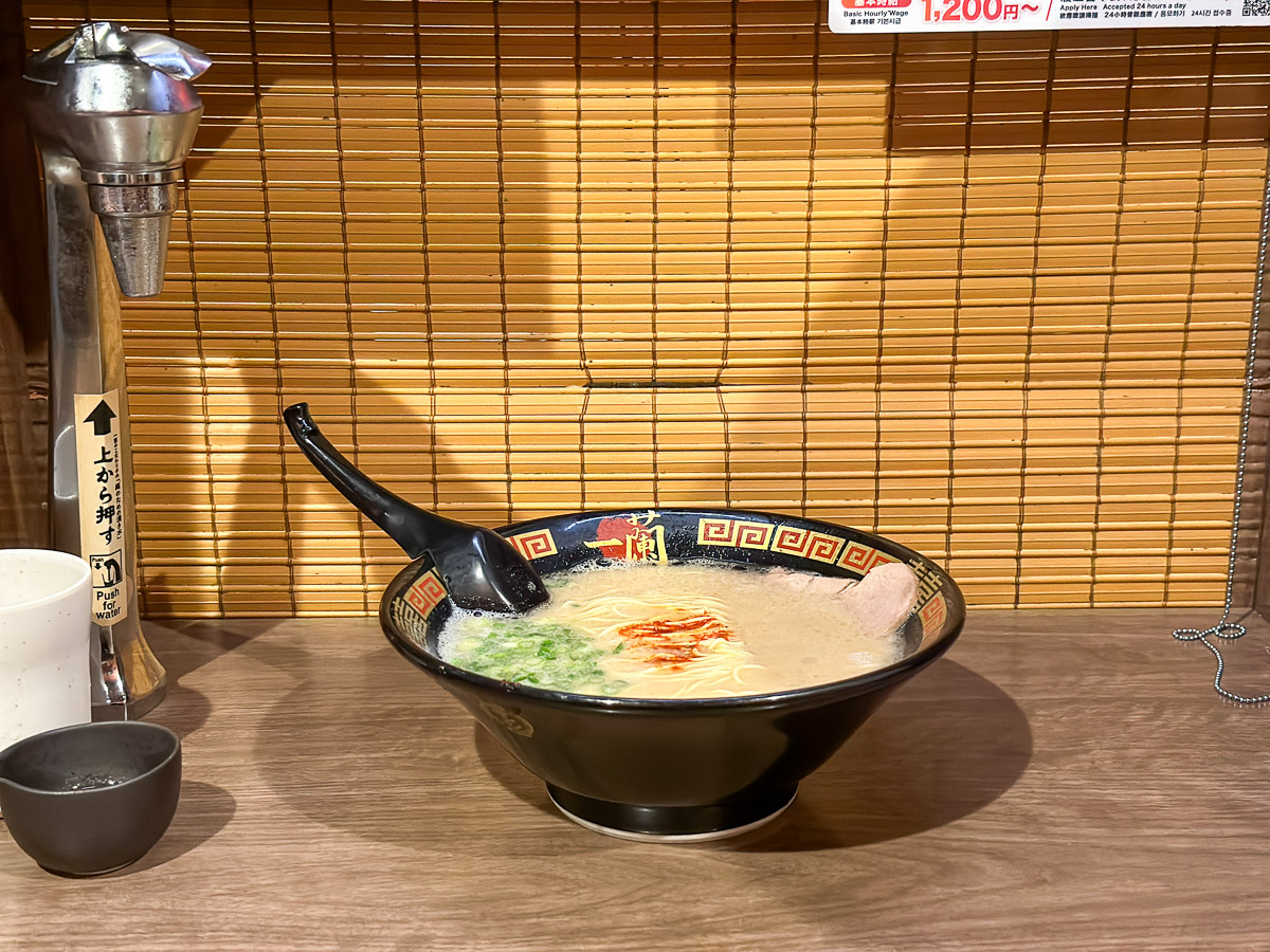 『一蘭』の仕切られたカウンター席