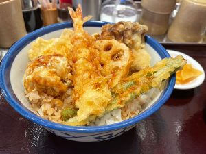 人気の天ぷらが勢揃いの元祖「オールスター天丼」