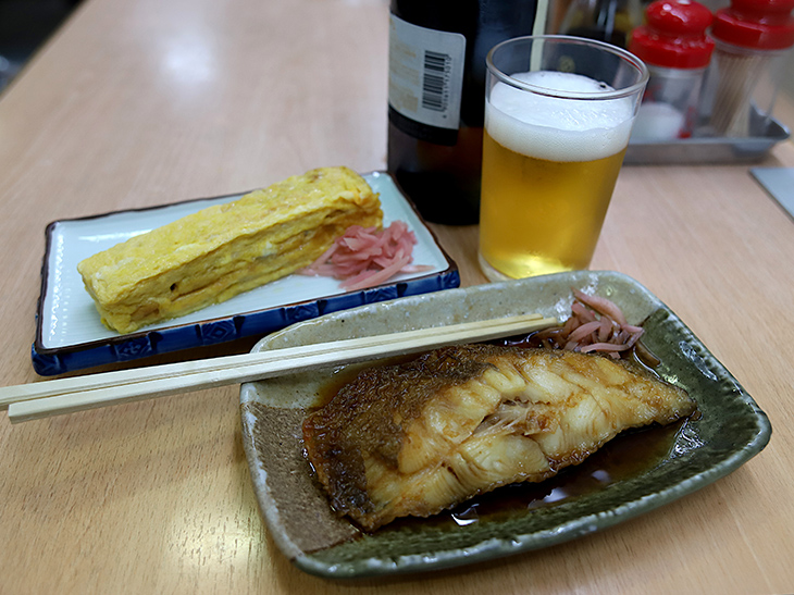 カレイの焼き浸し420円 だし巻き240円 ビール大 590円