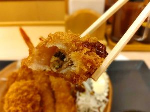 カキフライの牡蠣は今年も大ぶり！　気持ち厚めの衣も気になりません