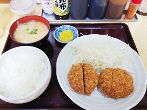 「亀有（豚）メンチ＋亀有（牛）メンチカツ定食」780円