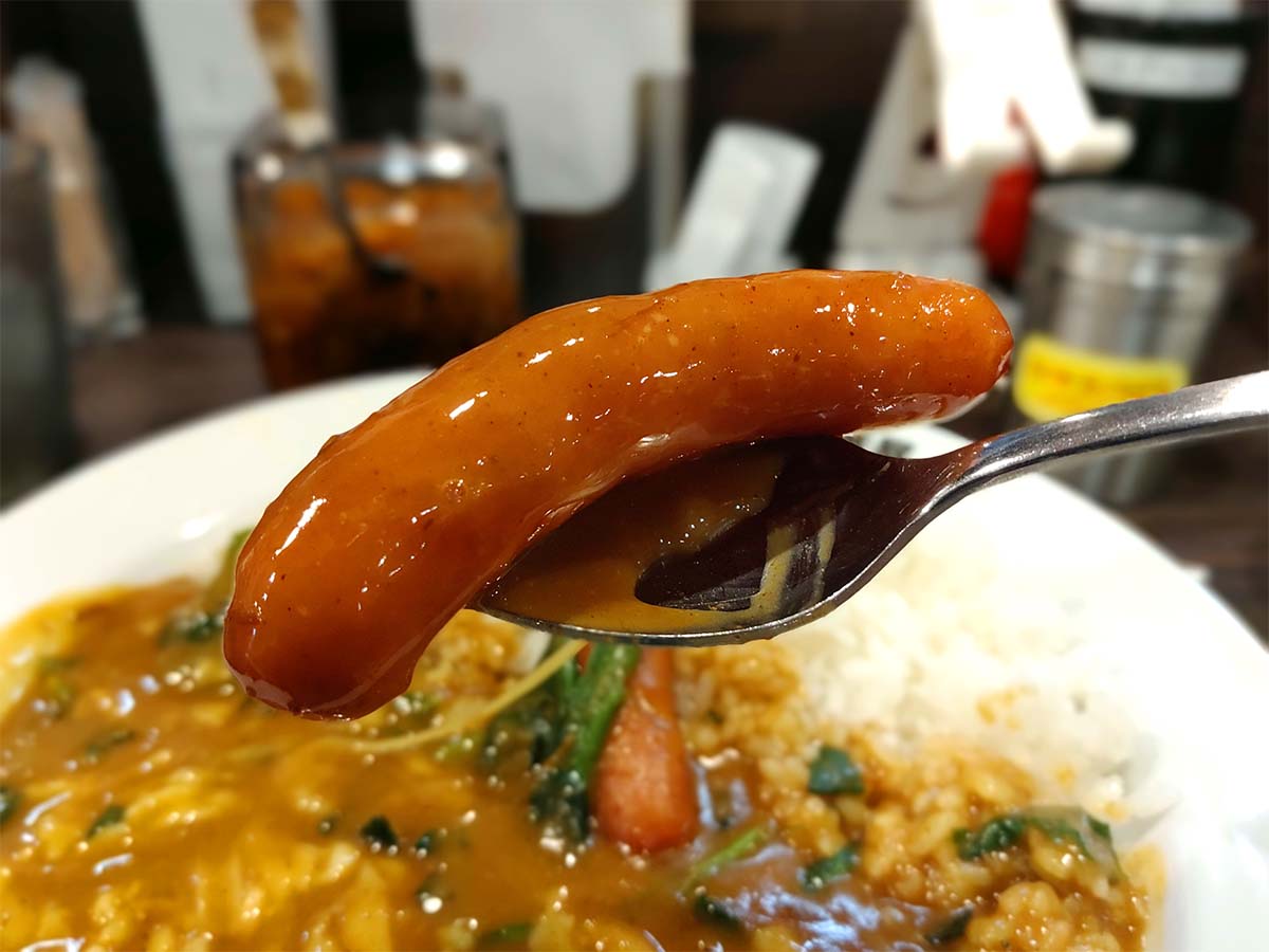パリッと焼かれたソーセージも旨い!