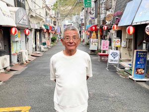 地元の組合・若松新生商業組合の北見雅則組合長。北見さんはここ「若松マーケット」で『noB’z』というお店も運営しています