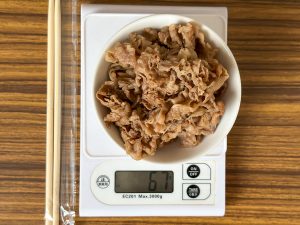 『吉野家』の「アタマの大盛」から肉だけを取り出して計量すると67g