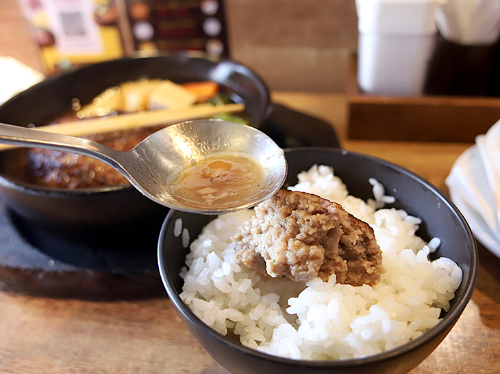 スープをごはんに浸しても美味