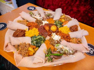 葛飾区にあるガチのエチオピア料理店に行ってきた！ “巻いて食べる”エチオピア料理の楽しみ方とは？