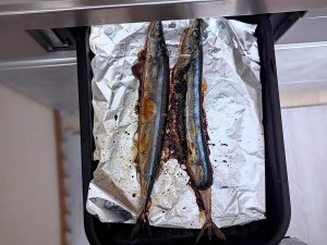 同じ条件下で焼いても、目がにごり気味だった秋刀魚は内臓が溶けてしまいました