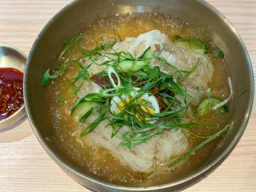 下北沢で寒くても行列ができる「京都冷麺」とは? 噂の店『アジョシ』に行ってきた