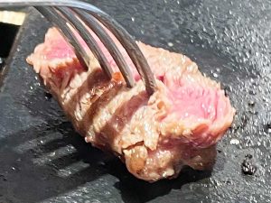 『ステーキ屋 松』のブランド名を冠するだけはある絶品肉、松ロース