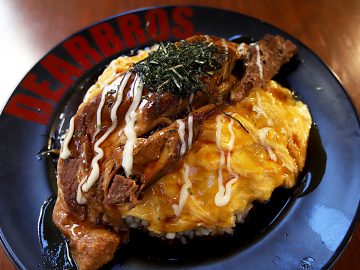 【大阪メシ】オムライスの人気店『ディアブロ』で人気の謎メニュー「角煮ール＝ヤング」とは？