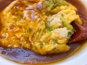 『れんげ食堂 東秀』の天津飯は、今年の卵不足の時期も玉子をたっぷり使って提供していました