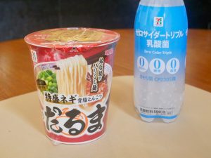 石本氏イチオシのカップ麺「博多だるま」