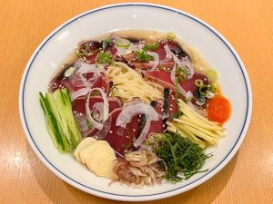 「旬の戻り鰹そば」1350円