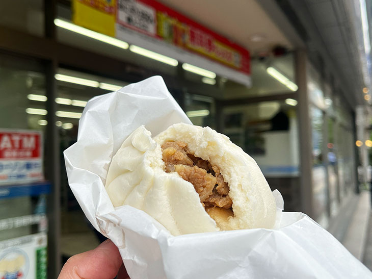 ほくほくと温かく、肉汁あふれる肉まんはこれからの季節に食べたい一品！