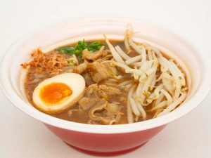 「東京ラーメンフェスタ23」限定チャーシュー入りの「濃厚えび味噌ラーメン」