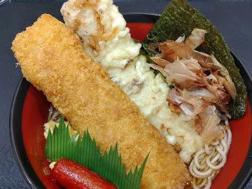 京急沿線の駅そば『えきめんや』の謎蕎麦「イカフライおかか麺当」って何？ 実際に食べてみた！