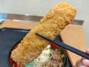 長さ約15cm、厚さ約1cmとビッグサイズ。食べ応えは当然バツグン！