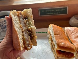 ひと切れがハンバーガー並みの分量です