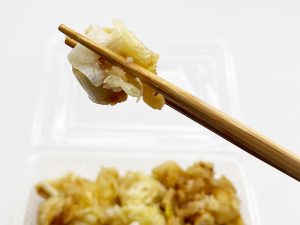 食べきれなかった「深谷ねぎかき揚げ」を持ち帰り、ご飯はもちろんそばなどと合わせていただくのもオツです